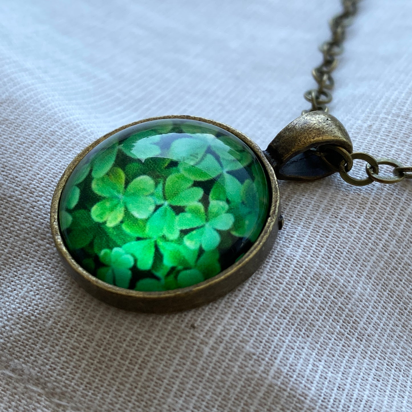 Glücksbringer Kette | Halskette mit Kleeblatt Anhänger | bronzefarben