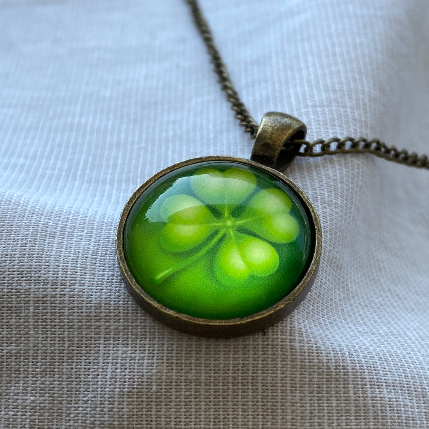 Kleeblatt Kette | Halskette mit Anhänger | bronzefarben