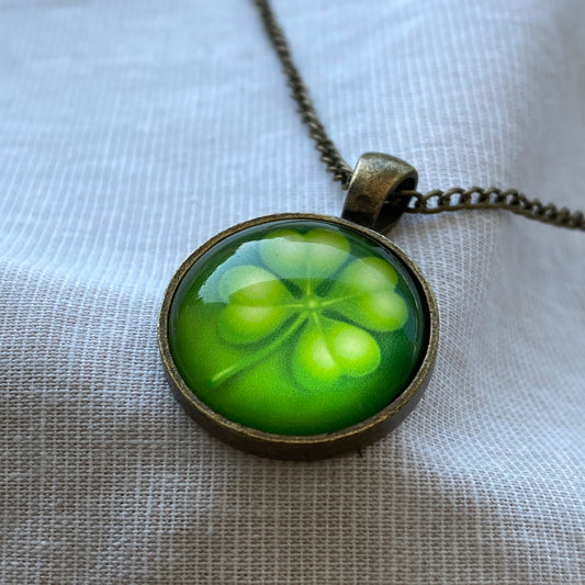 Kleeblatt Kette | Halskette mit Anhänger | bronzefarben