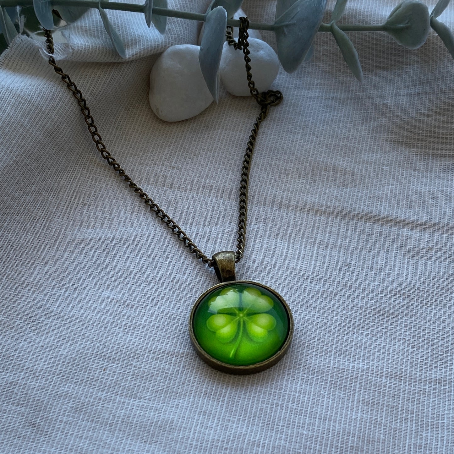 Kleeblatt Kette | Halskette mit Anhänger | bronzefarben