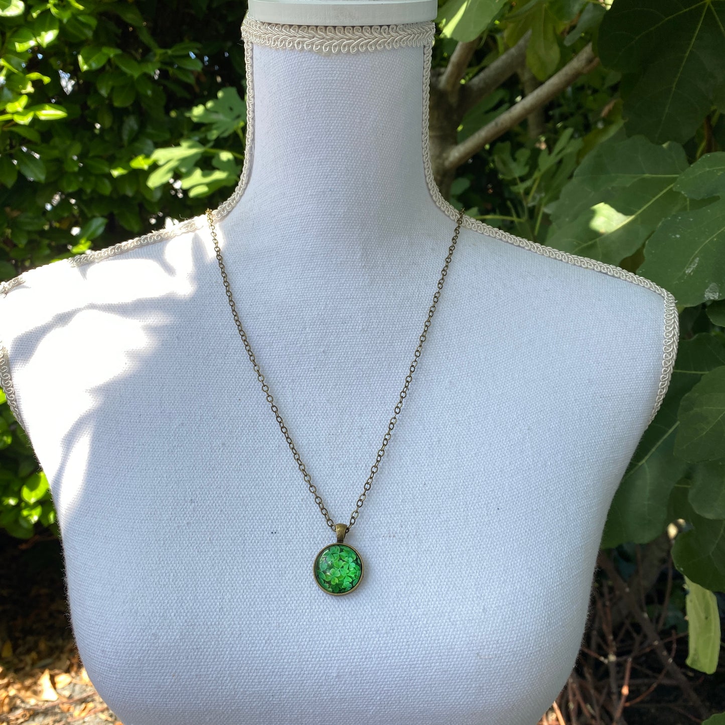 Glücksbringer Kette | Halskette mit Kleeblatt Anhänger | bronzefarben