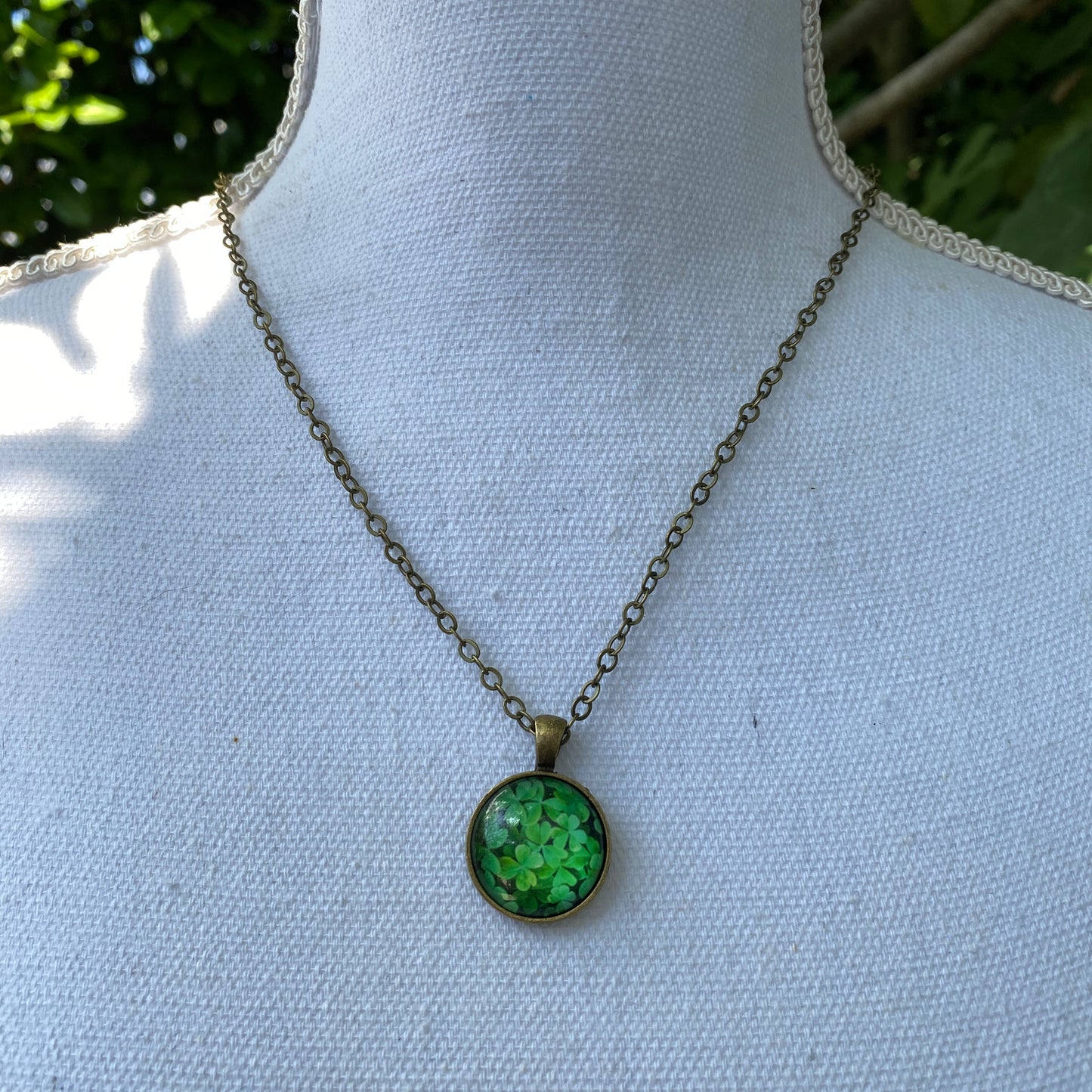 Glücksbringer Kette | Halskette mit Kleeblatt Anhänger | bronzefarben