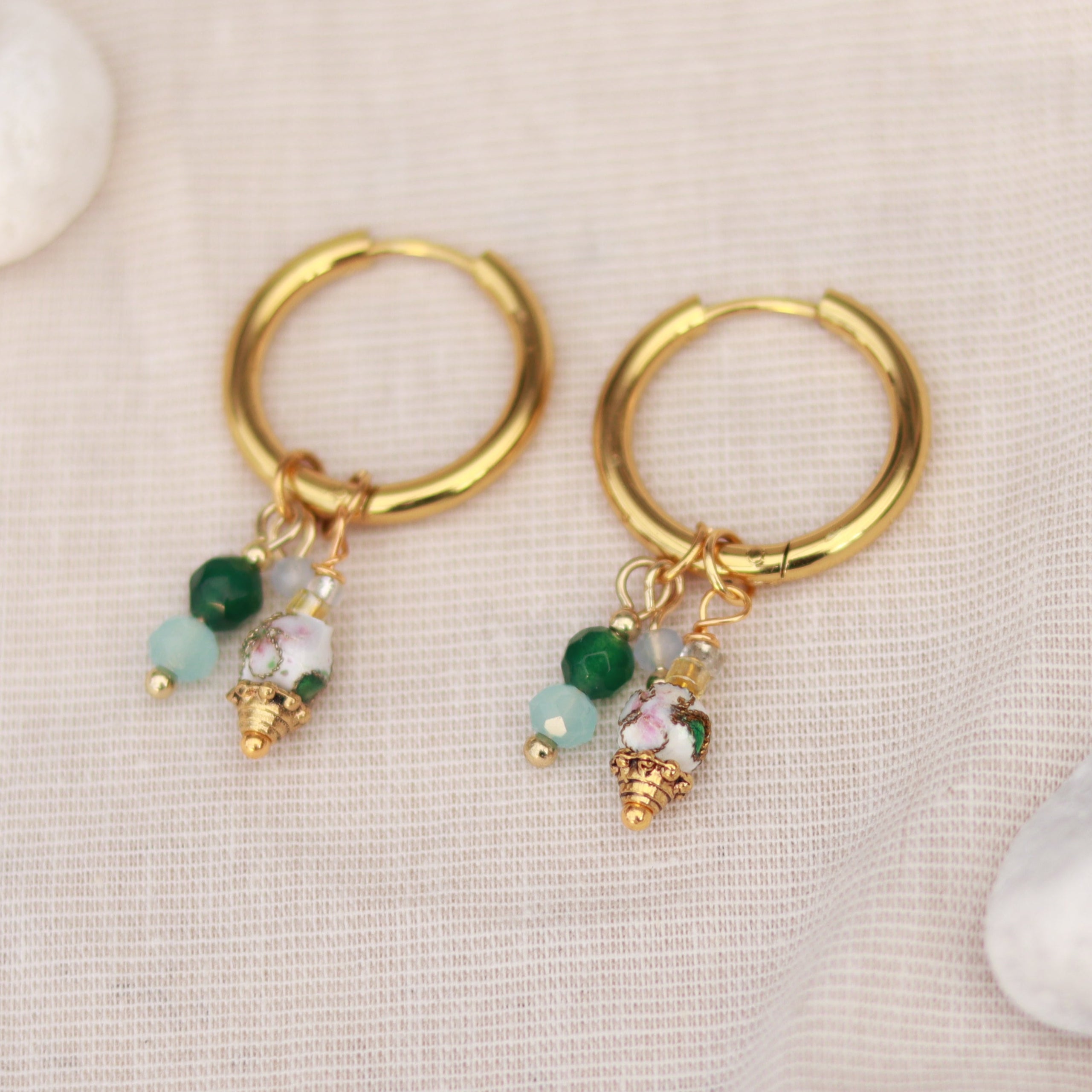 Golden Elegance | Creolen | Cloisonné Emaille Perlen Anhänger | gold | grün