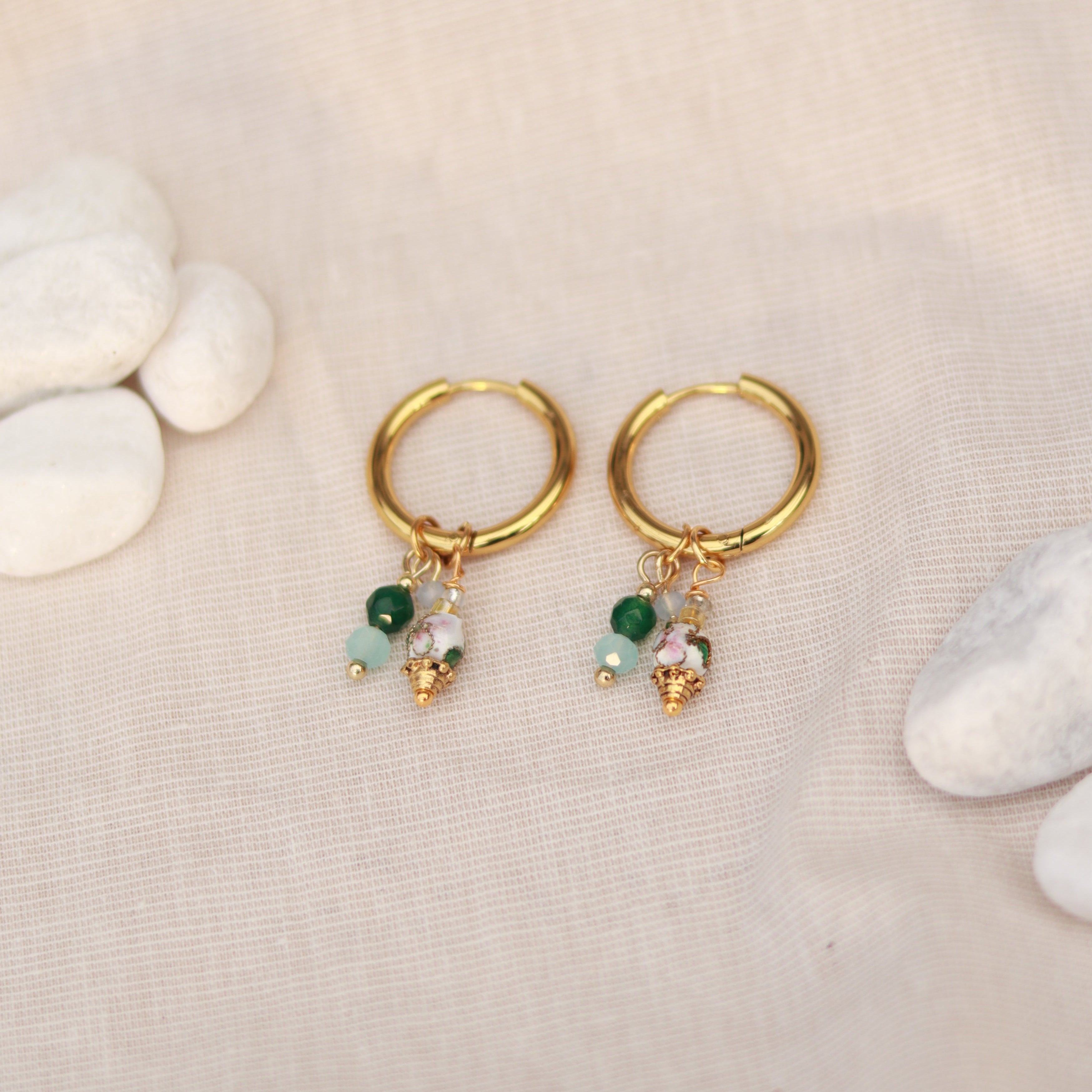 Golden Elegance | Creolen | Cloisonné Emaille Perlen Anhänger | gold | grün