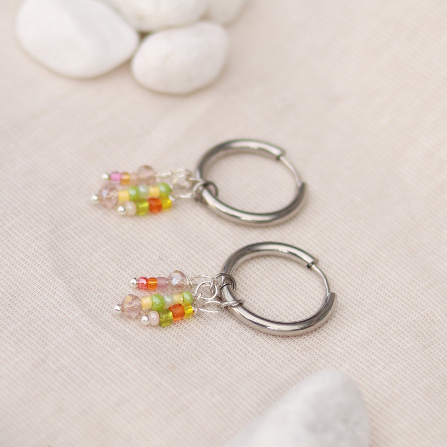 Harmony Hoops | Creolen | Perlenmix Anhänger | silber | bunt