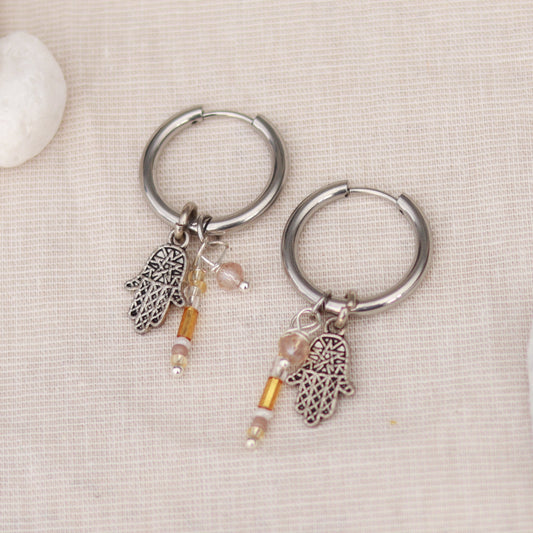 Blessing Hand | Creolen | Perlenmix Anhänger | silber | beige