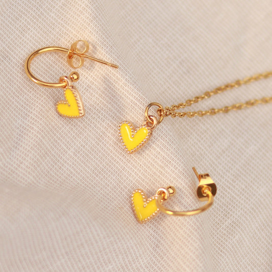 Golden Love | Creolen | Emaille Herz Anhänger | gold | gelb