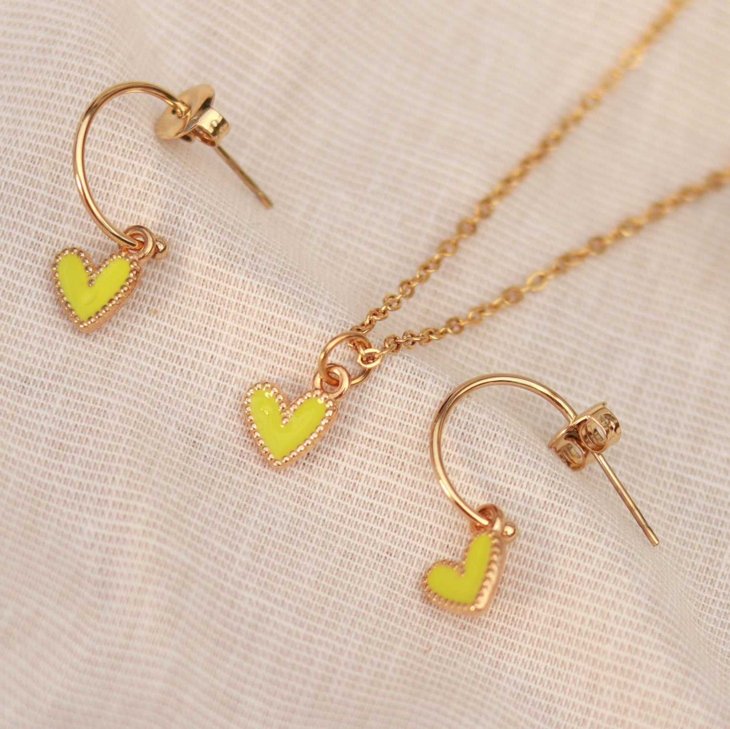 Golden Love | Creolen | Emaille Herz Anhänger | gold | grün