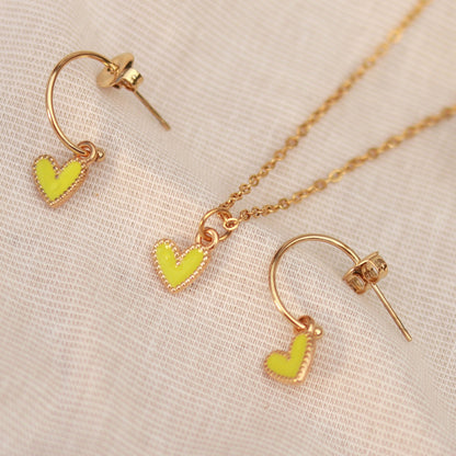 Golden Love | Creolen | Emaille Herz Anhänger | gold | grün